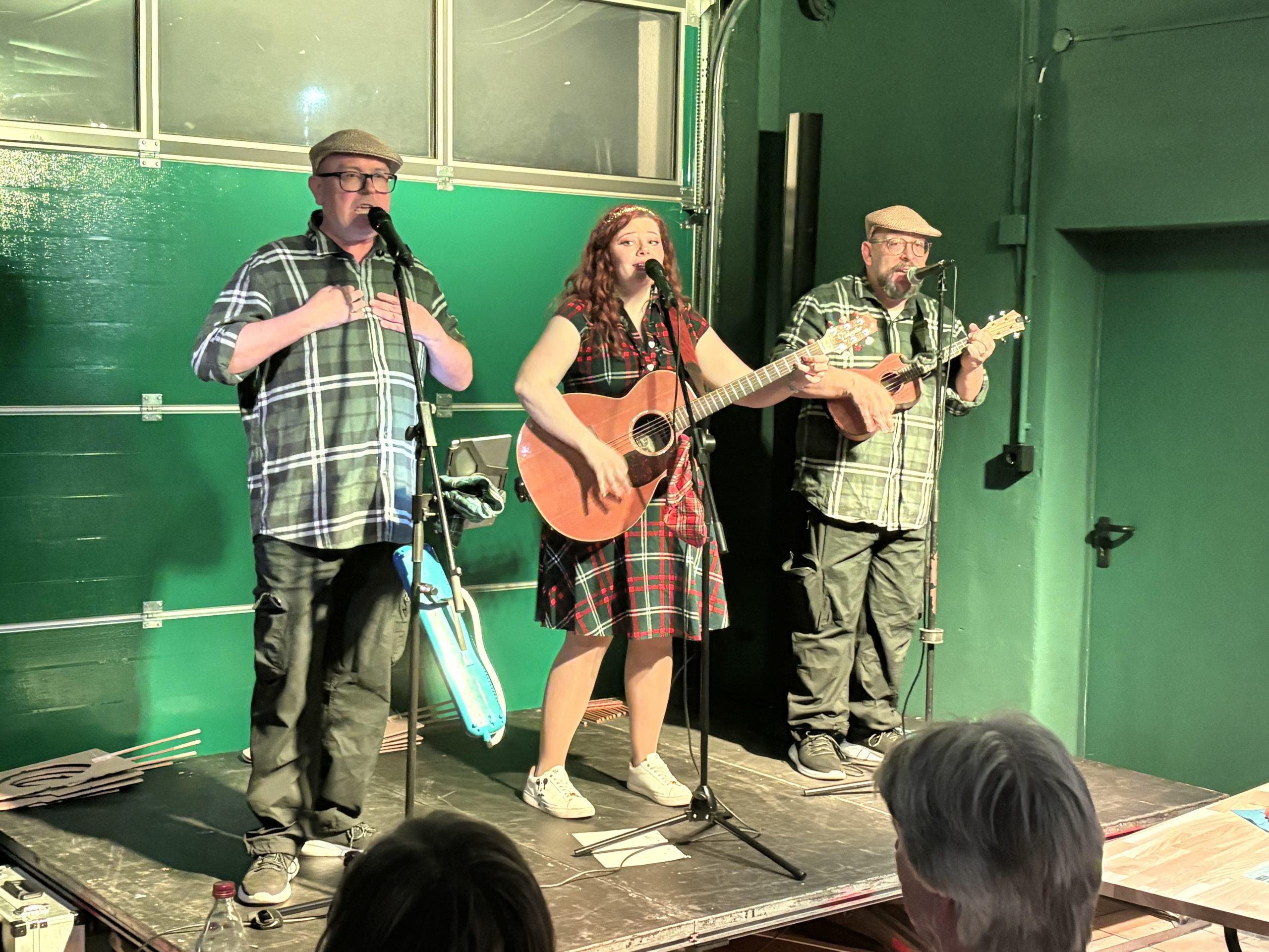 Du betrachtest gerade Lustige Herbstfeier mit Comedy & Wein